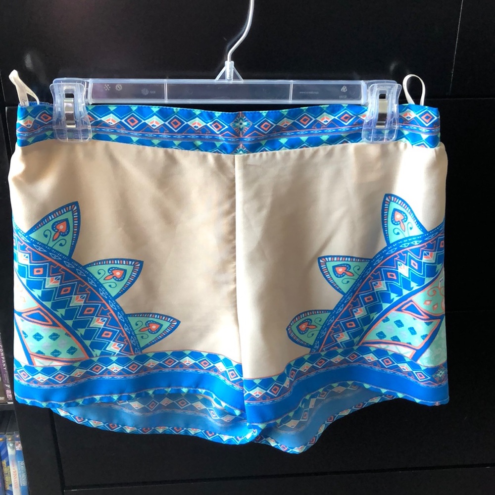 Perfect Spring Time Shorts - Picture 2 of 3